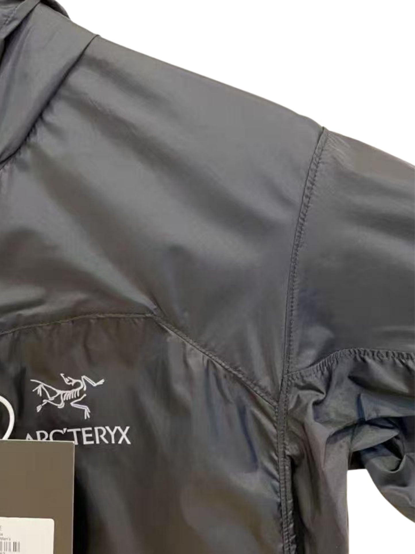 Cortaviento Arcterx Squamish – Ligereza, Protección y Rendimiento Unisex