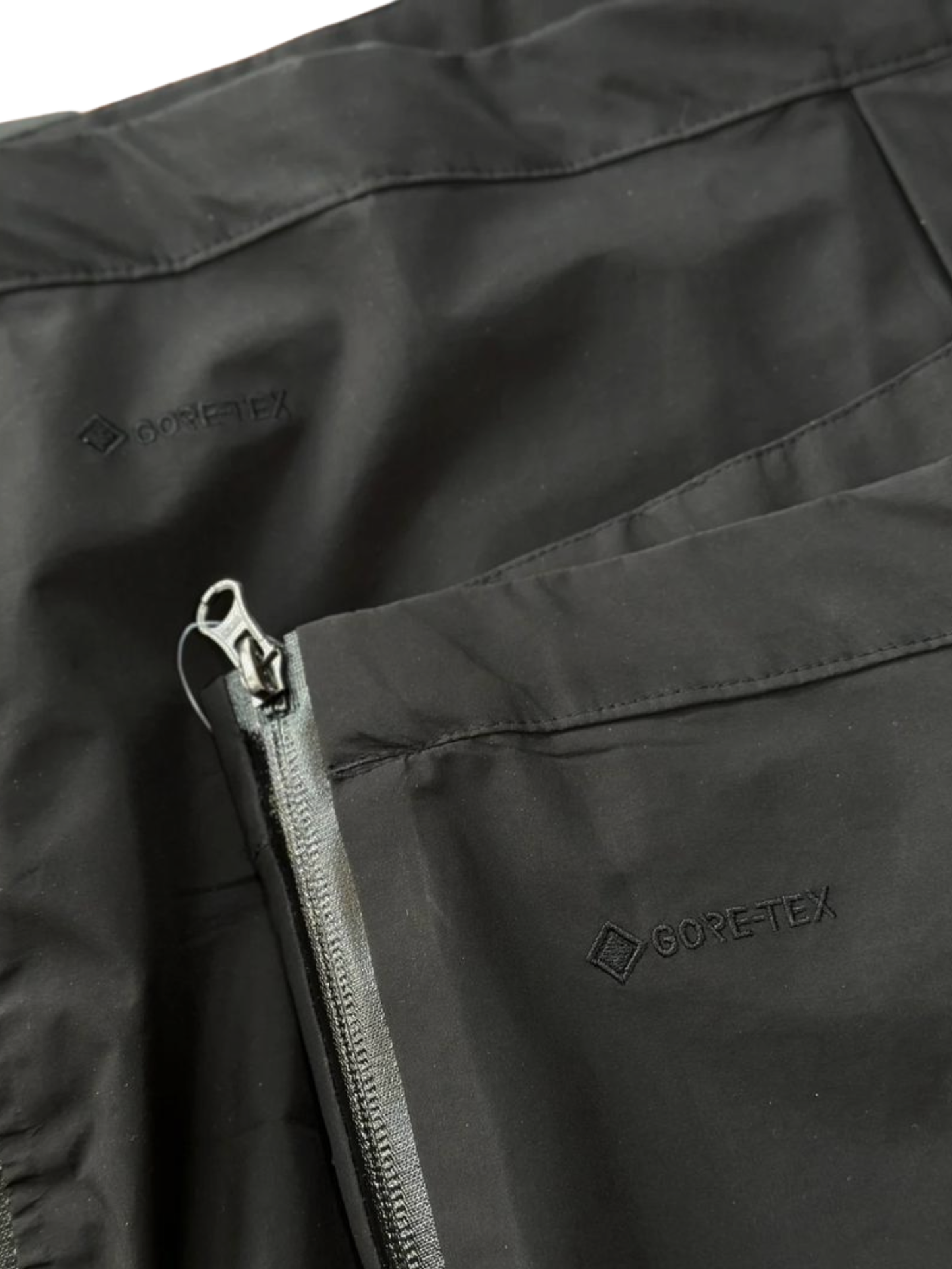 Pantalones Arcterx Gore-tex XCR color Negro Unisex